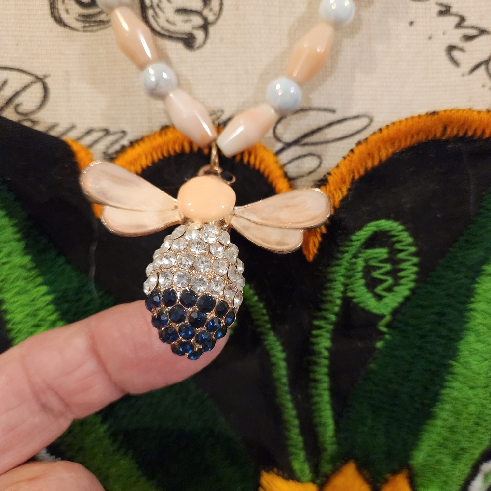 Bee bead necklace peach color